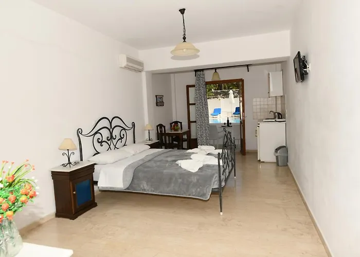 Sunflower Kamari (Santorini)