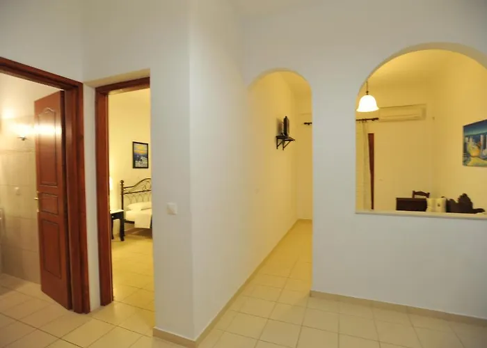 Sunflower Hotel Kamari (Santorini)